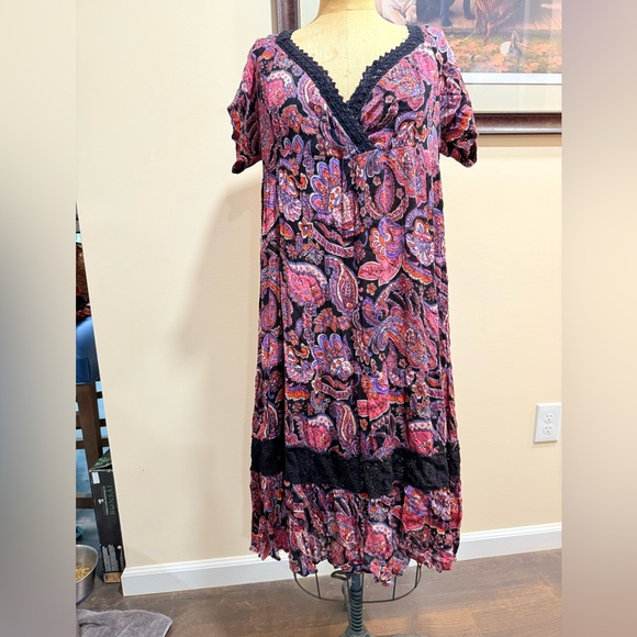 Lola P Paisley V-Neck Maxi Dress with Lace Trim - Picture 1 of 7